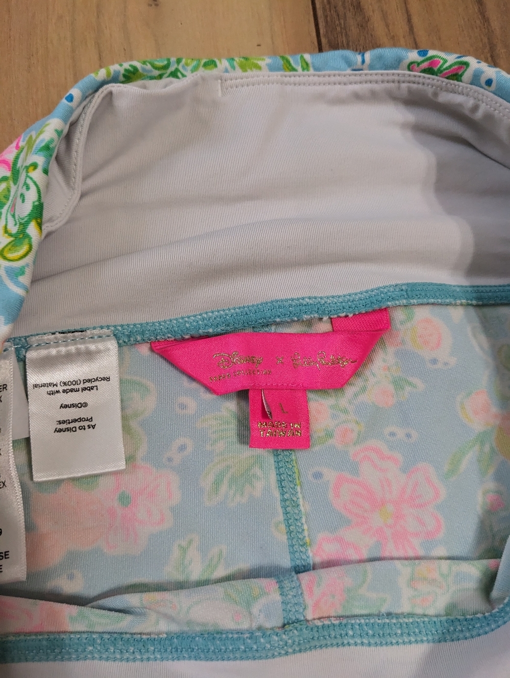 GUC! Lilly Pulitzer X Disney Weekender High Rise Legging Blue Ibiza Size L - Picture 12 of 16